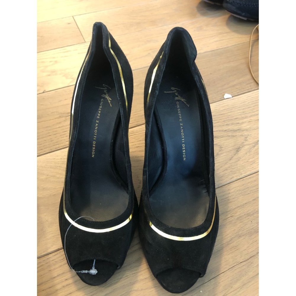 Guiseppe Zanotti Black Suede with Gold Foil Lining Pump